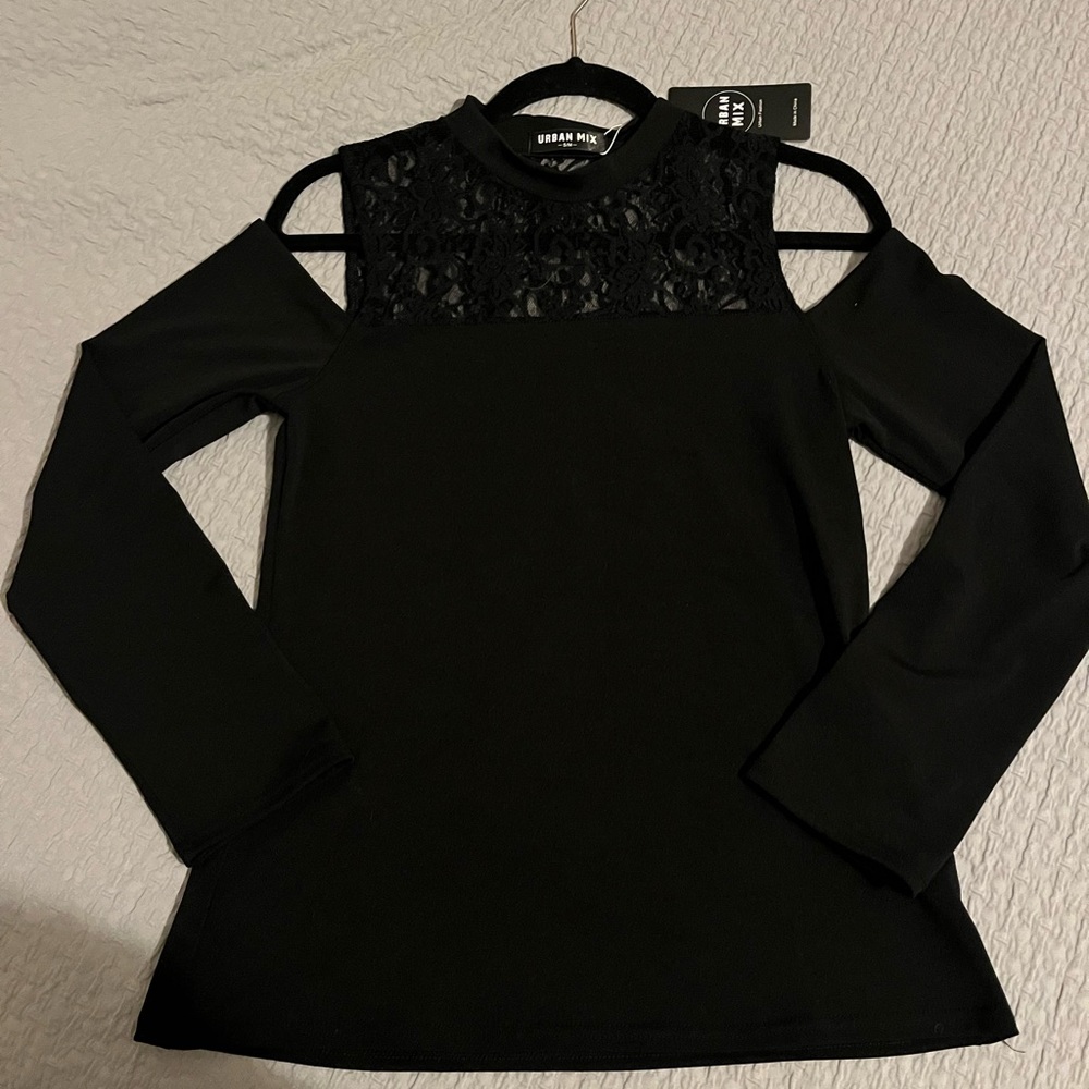 Urban Mix off the shoulder black s/m top